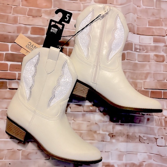 🆕 Madden NYC Rhinestone Angel Wing Ankle Cowboy Boots - Picture 13 of 13